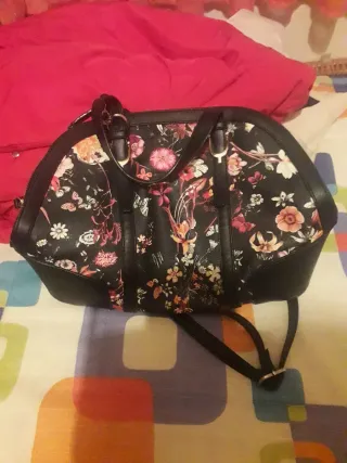 Bolso negro grande estampado flores