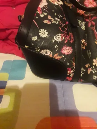 Bolso negro grande estampado flores
