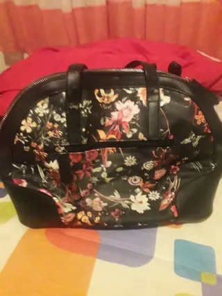 Bolso negro grande estampado flores