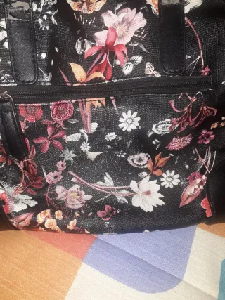 Bolso negro grande estampado flores
