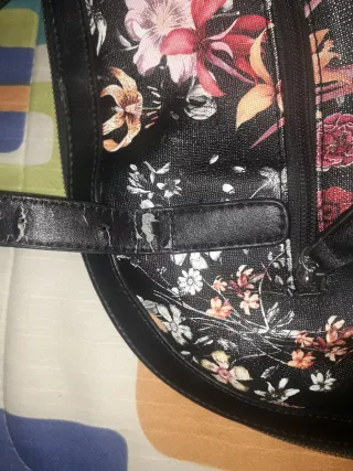 Bolso negro grande estampado flores