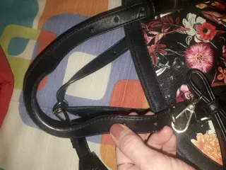 Bolso negro grande estampado flores