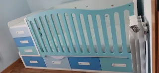 Cuna convertible con cajones. Se regala colchón.