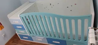 Cuna convertible con cajones. Se regala colchón.