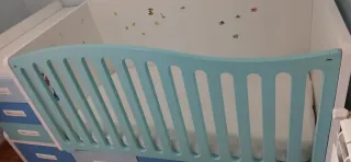 Cuna convertible con cajones. Se regala colchón.