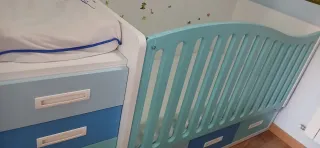 Cuna convertible con cajones. Se regala colchón.