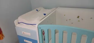 Cuna convertible con cajones. Se regala colchón.