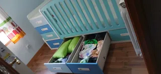 Cuna convertible con cajones. Se regala colchón.