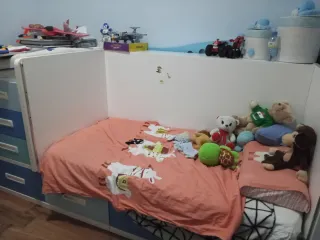 Cuna convertible con cajones. Se regala colchón.