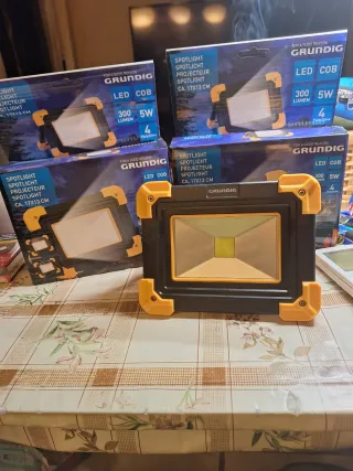 Focos LED Grundig 300 Lúmenes 5W ( dos focos )