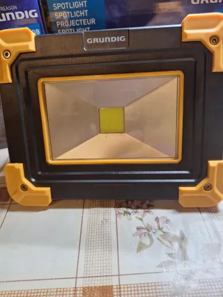 Focos LED Grundig 300 Lúmenes 5W ( dos focos )