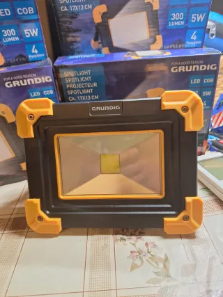 Focos LED Grundig 300 Lúmenes 5W ( dos focos )