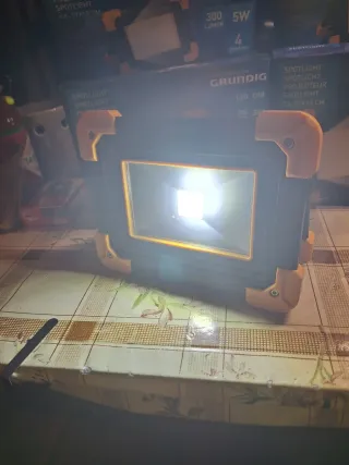 Focos LED Grundig 300 Lúmenes 5W ( dos focos )