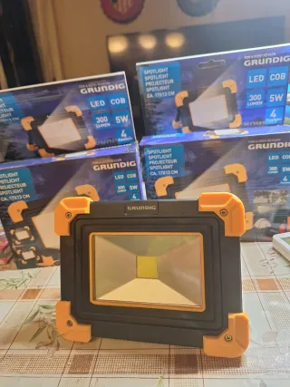 Focos LED Grundig 300 Lúmenes 5W ( dos focos )