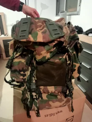Mochila de campaña militar marca altus.