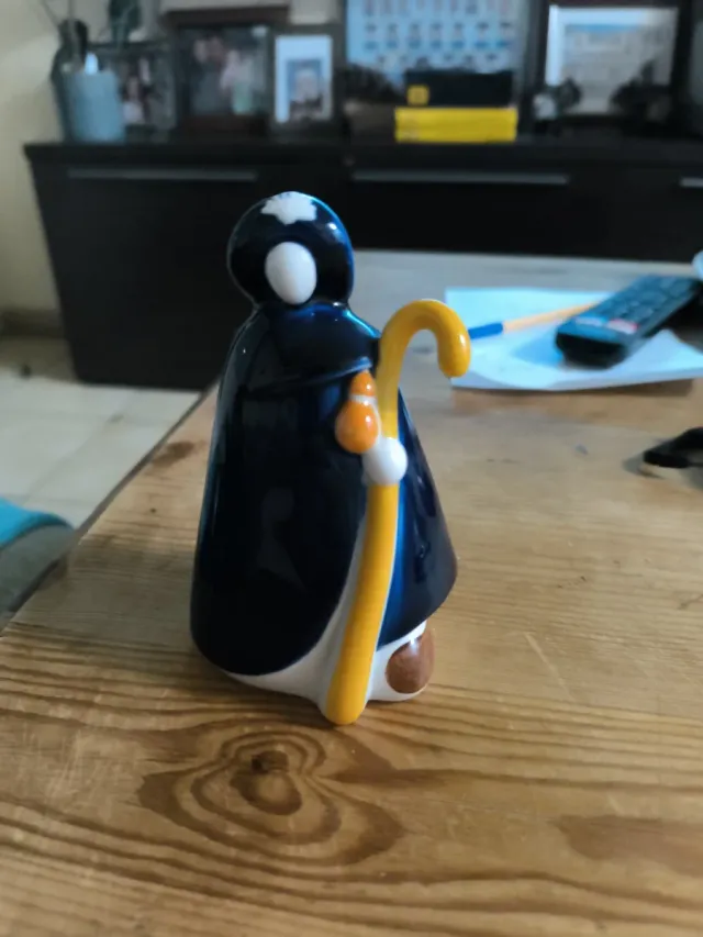 Figura in porcellana GALOS pellegrino con bastone