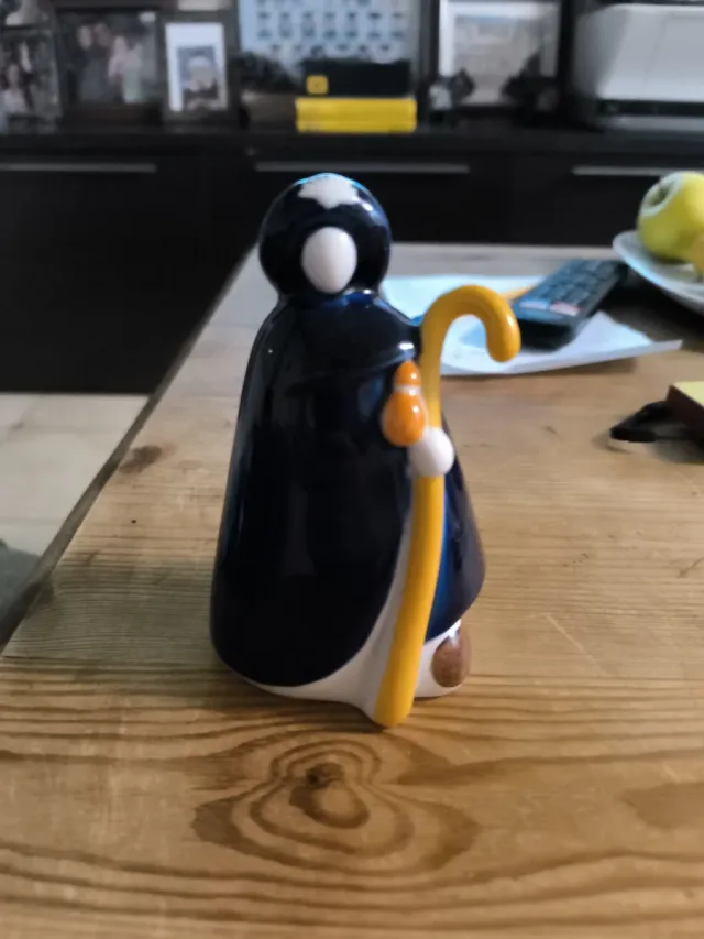 Figura in porcellana GALOS pellegrino con bastone