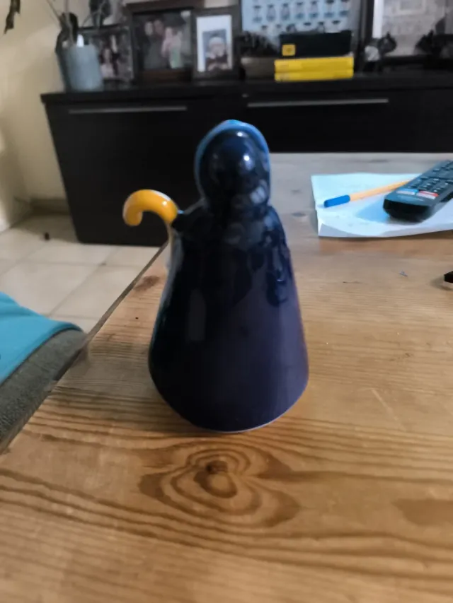 Figura in porcellana GALOS pellegrino con bastone