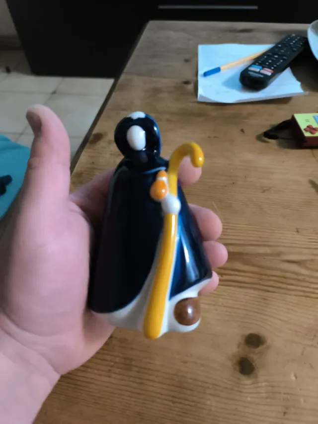 Figura in porcellana GALOS pellegrino con bastone