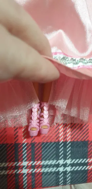 Barbie capelli castani vestito rosa