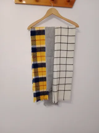 Lote 3 bufandas cuadros y lisa