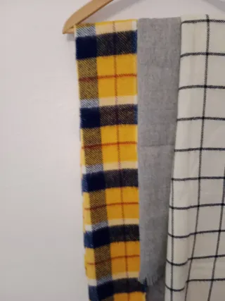 Lote 3 bufandas cuadros y lisa