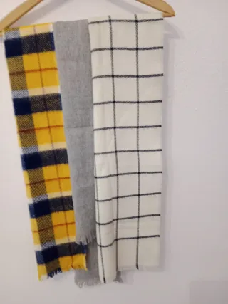 Lote 3 bufandas cuadros y lisa