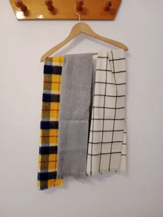 Lote 3 bufandas cuadros y lisa