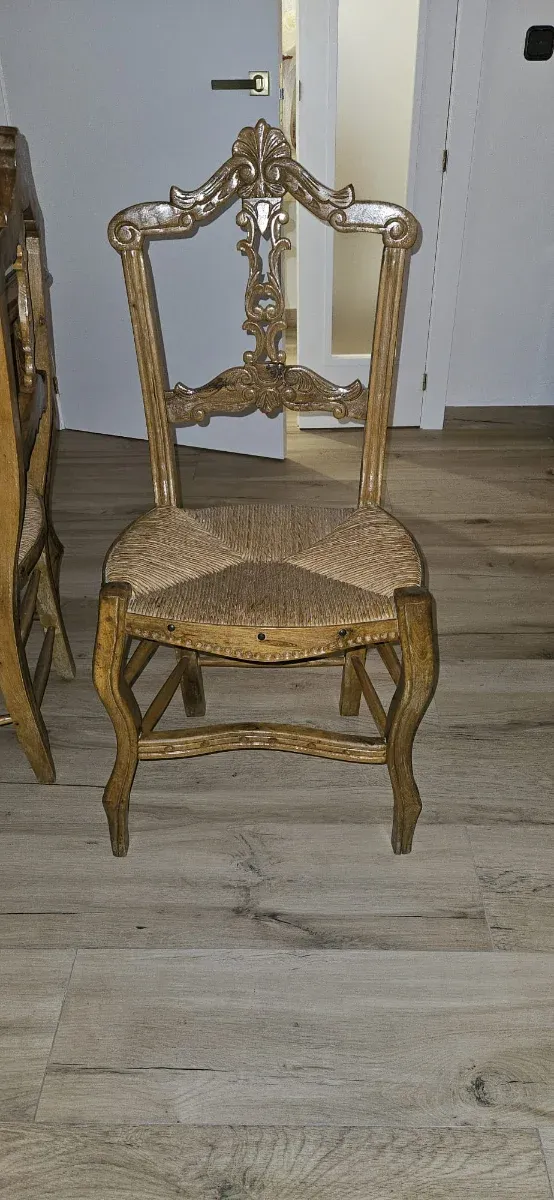 Mesa de comedor y sillas