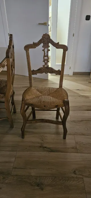 Mesa de comedor y sillas