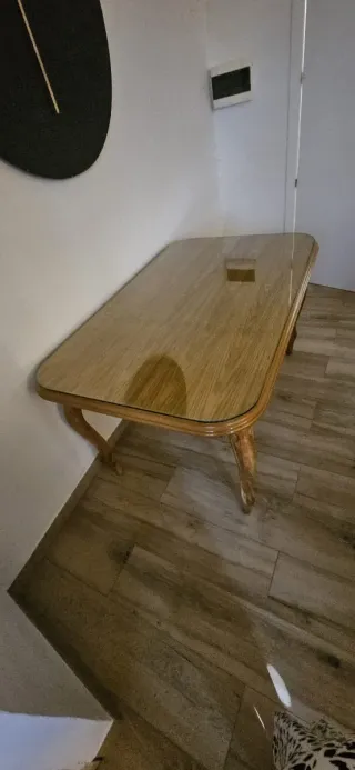 Mesa de comedor y sillas