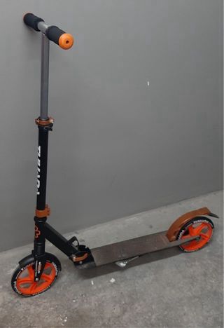 Patinete Tijuana Negro y Naranja