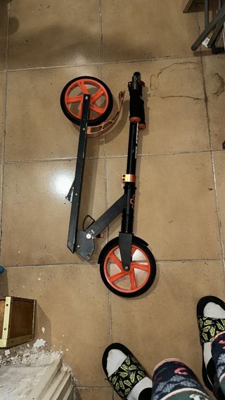 Patinete Tijuana Negro y Naranja