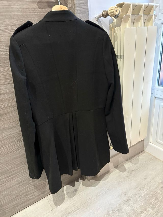 Abrigo Stradivarius militar negro