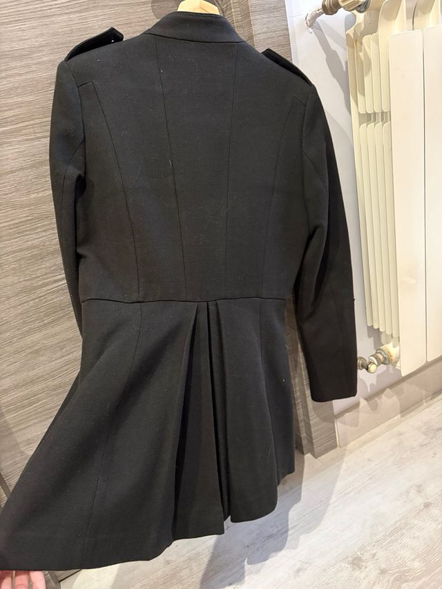 Abrigo Stradivarius militar negro