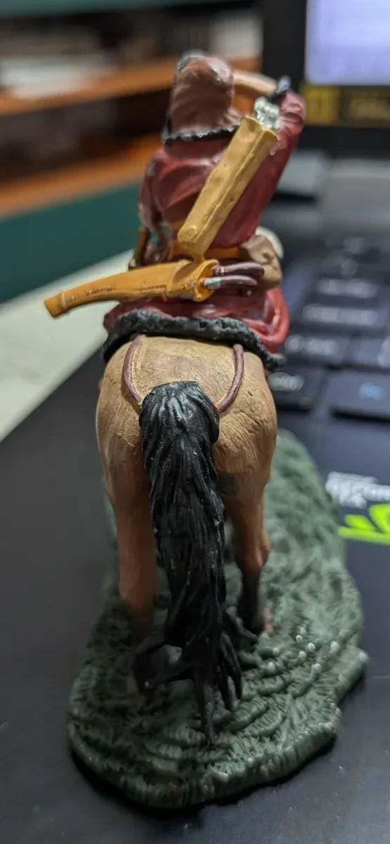 Figura in piombo di un guerriero unno a cavallo