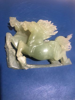 Figura de jade con dos caballos
