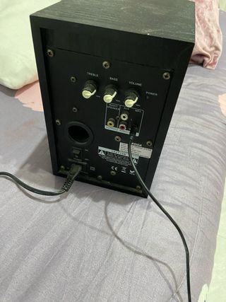 ALTAVOZ KODA NEGRO CON MUY BUEN SONIDO