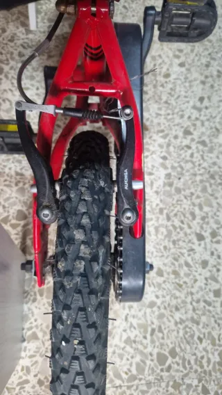 Bicicleta infantil roja JIWENTI 1100