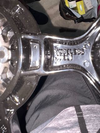 Llanta de moto negra