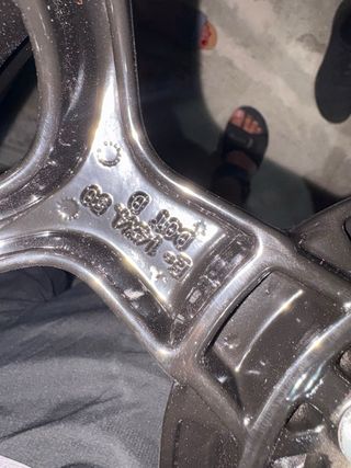 Llanta de moto negra