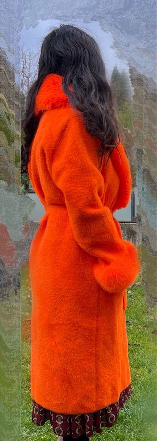 Abrigo largo naranja con pelo precioso