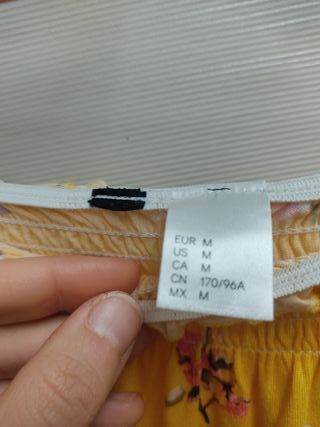 Top amarillo floral sin hombros Talla M