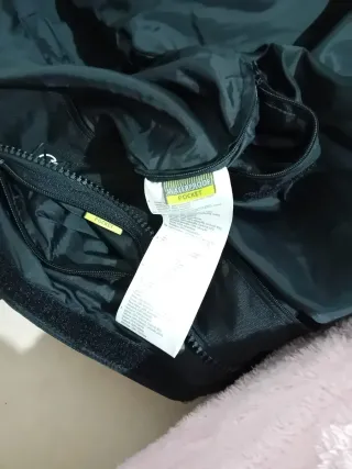 Chaqueta de moto negra marca pocket