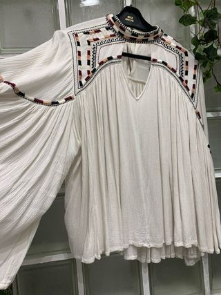 Camisa Cortefiel bordada cuello alto