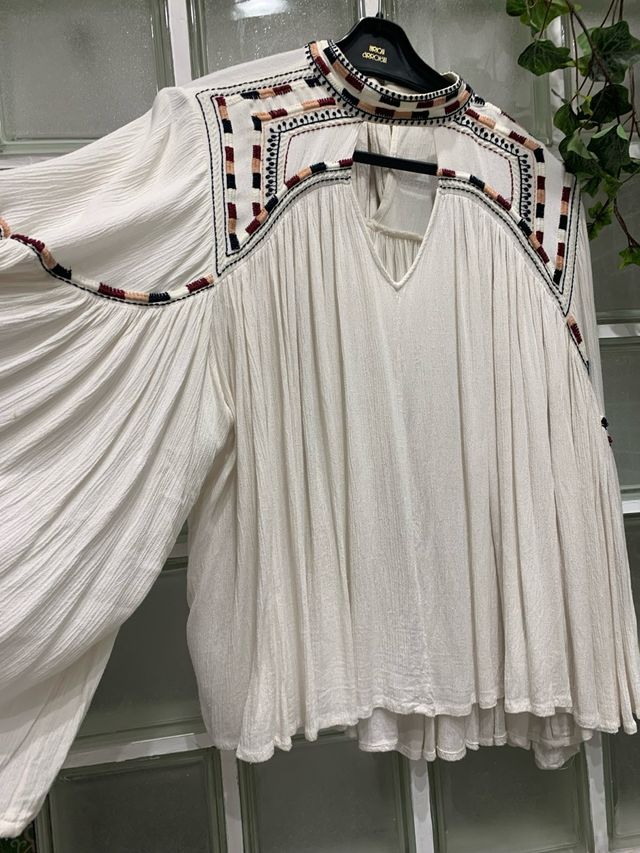 Camisa Cortefiel bordada cuello alto