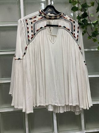 Camisa Cortefiel bordada cuello alto