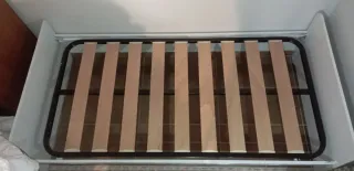 Cama 90cm con somier metálico y madera