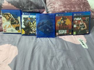 PS4 con 5 juegos i 2 mandos