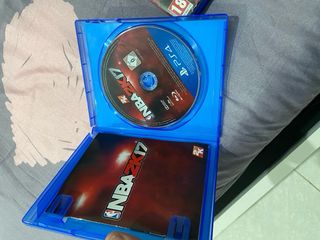 PS4 con 5 juegos i 2 mandos